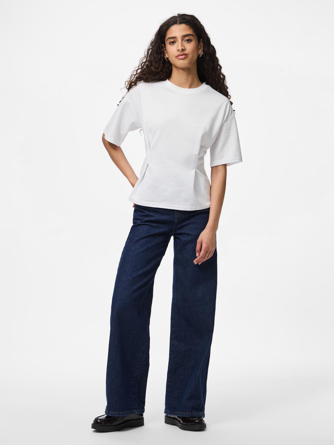 model_shot-front_full